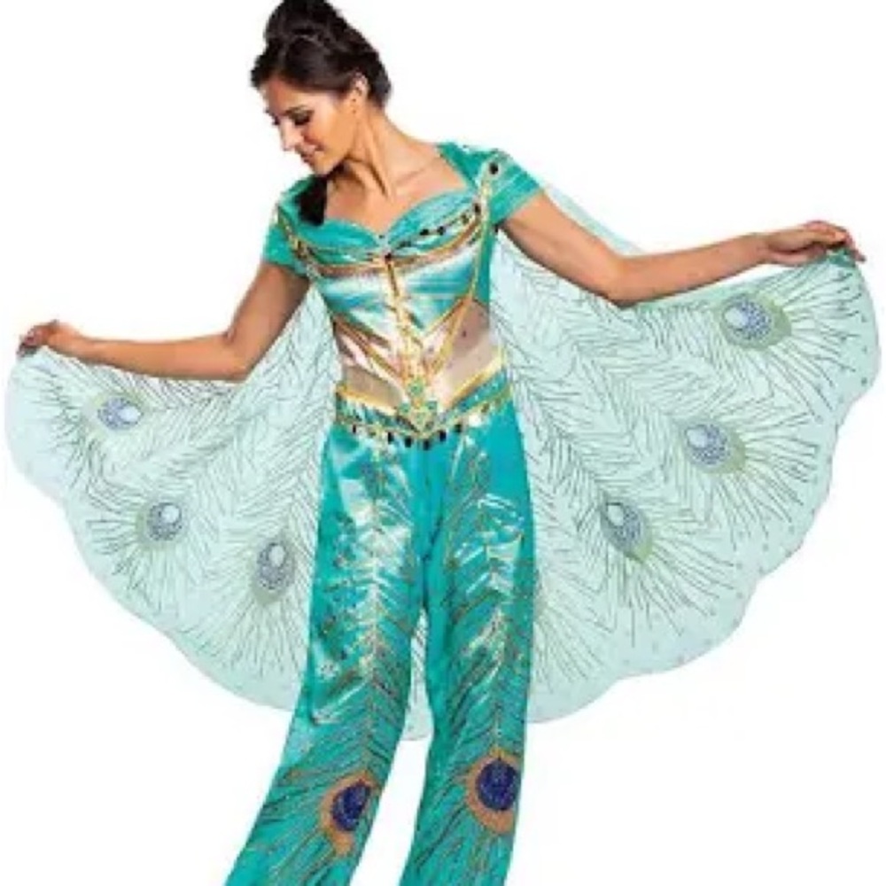 Jasmine Halloween costume with wig